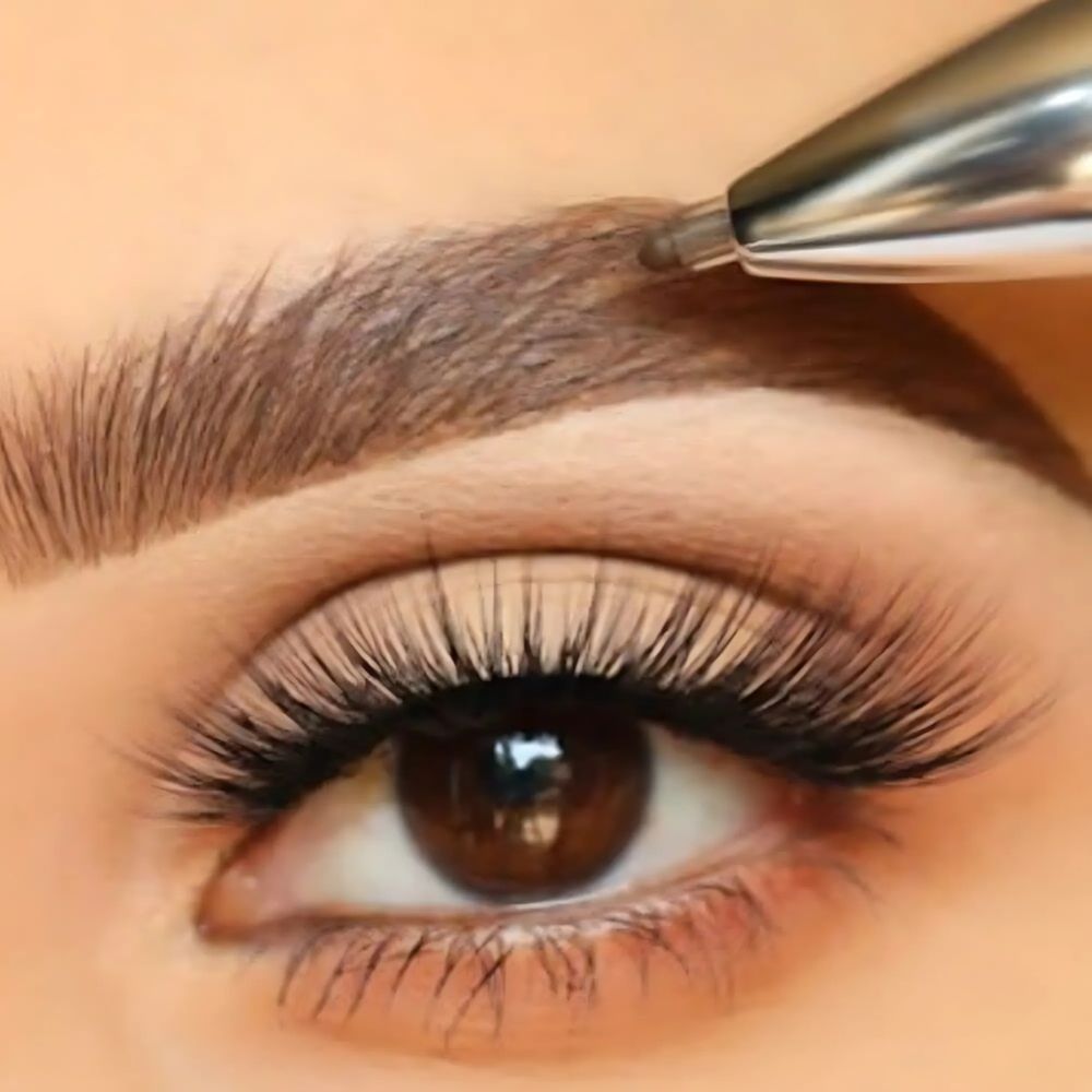 Lápiz de cejas 4 en 1: define, rellena, corrige e ilumina
