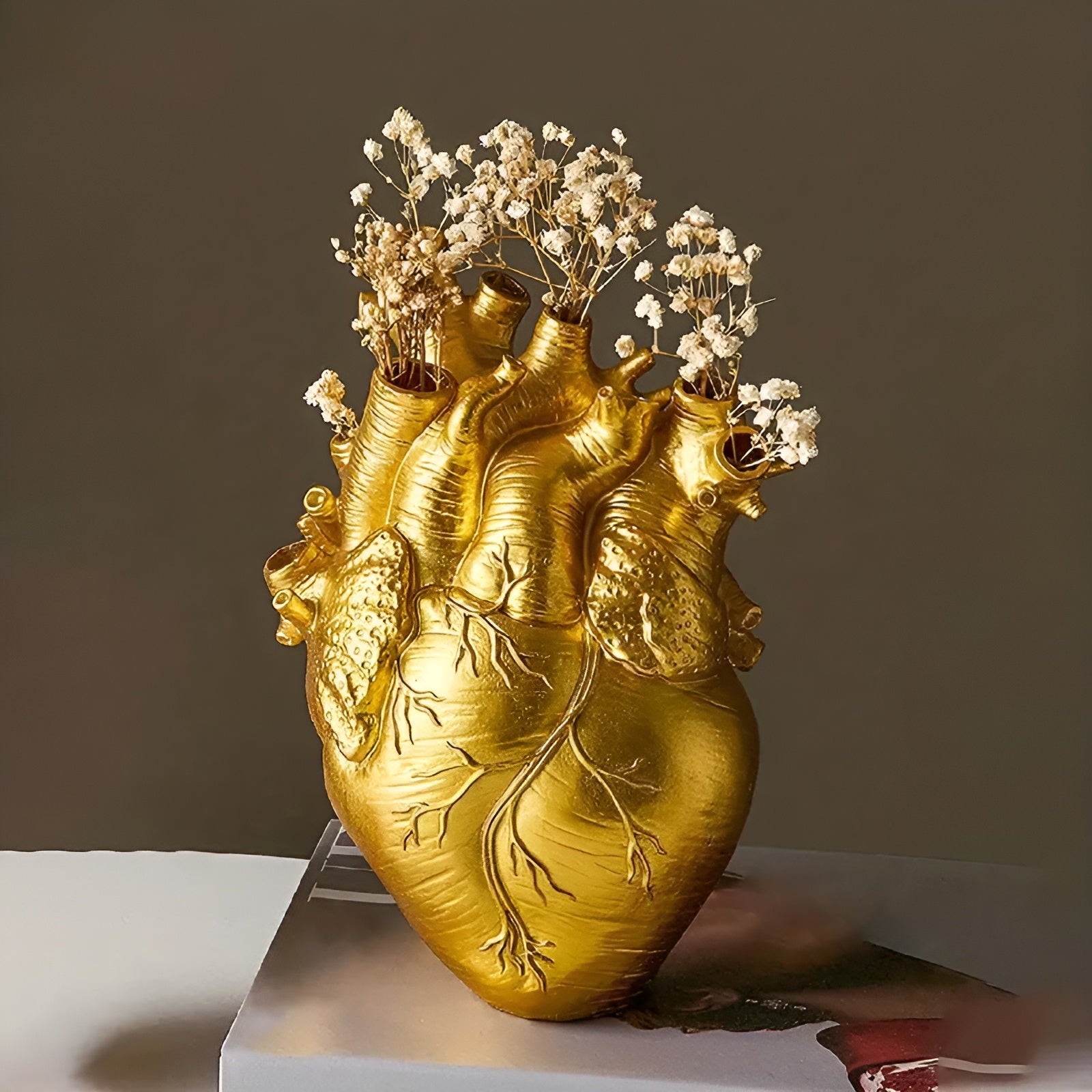Jarrón con forma de corazón animado de bambú y madera