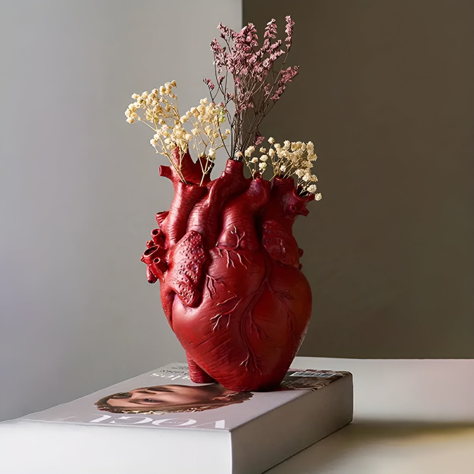 Jarrón con forma de corazón animado de bambú y madera