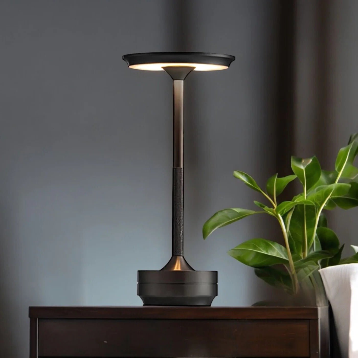 Cordless Table Lamp with Touch Control & Modern Nordic Design - TRENDVYO