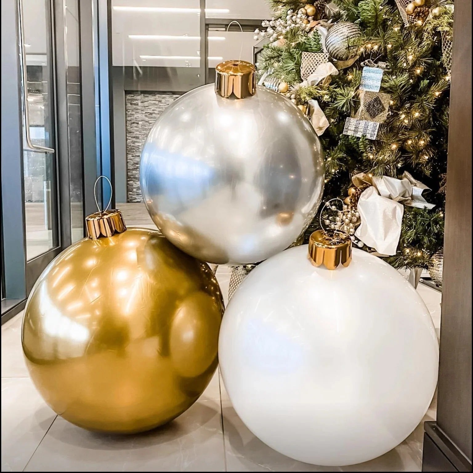 Inflatable Holiday Ball Decoration - TRENDVYO