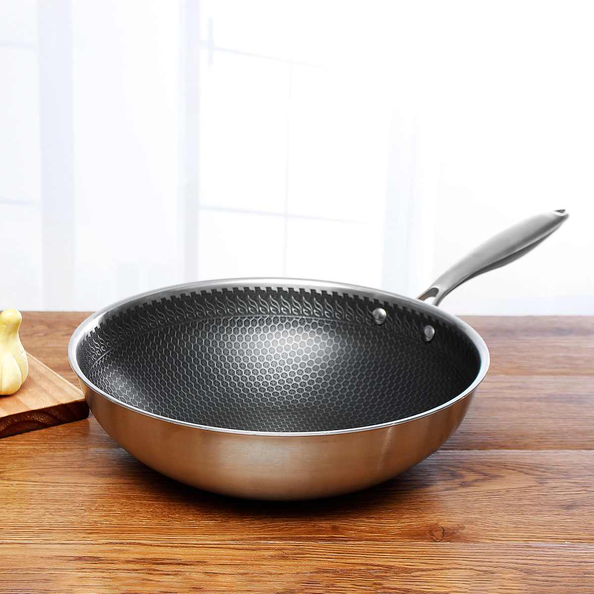 Stainless steel frying pan with non-stick coating for effortless cooking - TRENDVYO