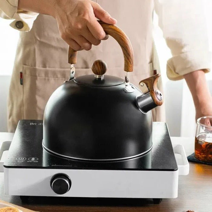 Whistling Kettle for Hot Drink Preparation - TRENDVYO