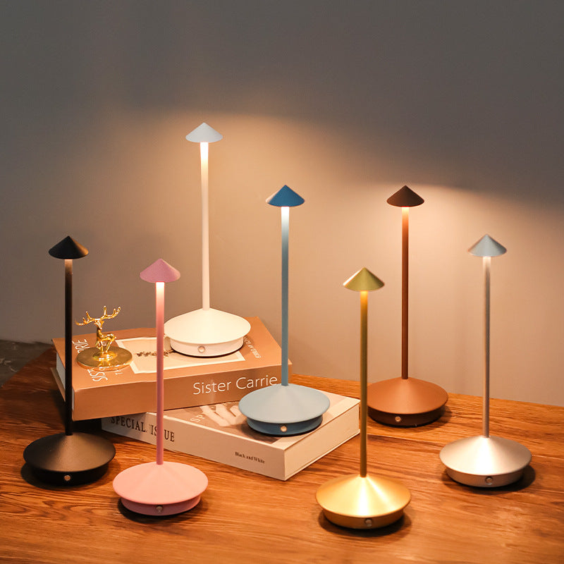 Lámpara de mesa LED inalámbrica con un diseño elegante