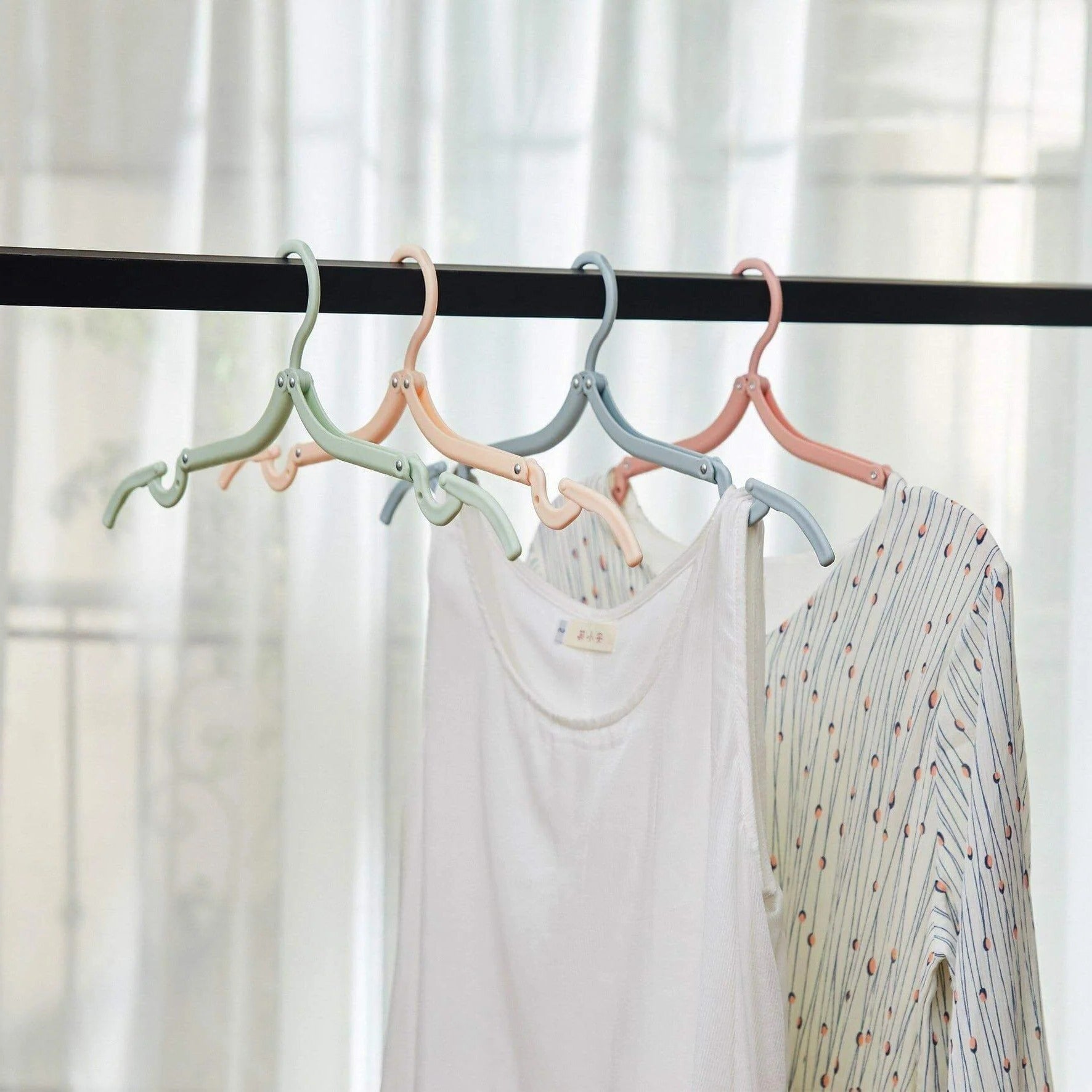Foldable Travel Clothes Hanger - TRENDVYO