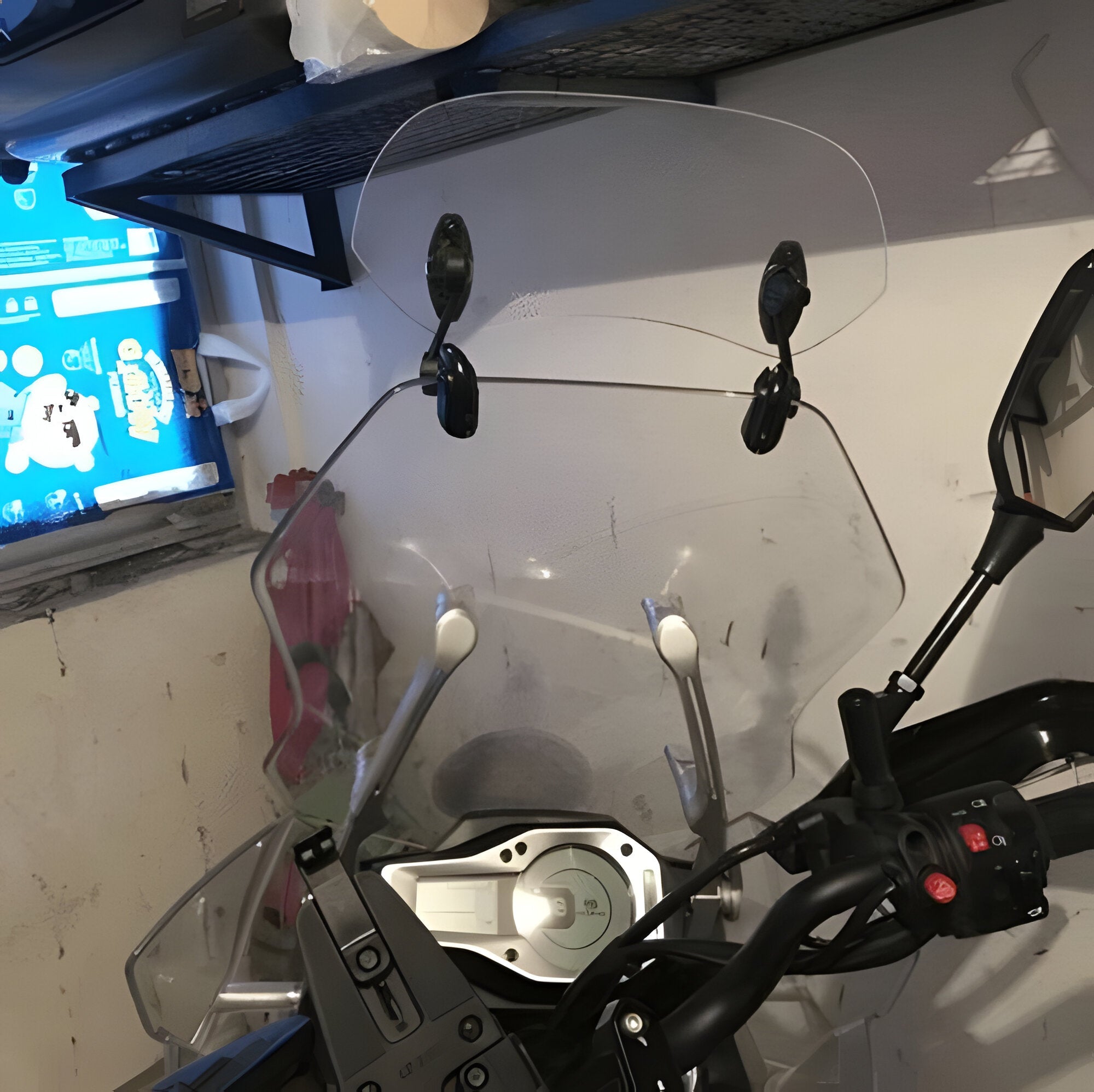 Extensor de Parabrisas de Moto