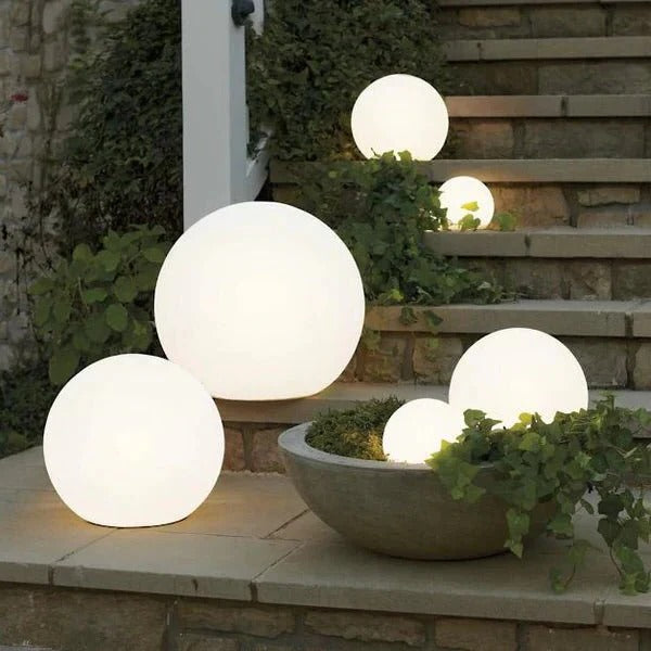 Lámpara de bola para exteriores - Inalámbrica, resistente a la intemperie, con LED de 16 colores