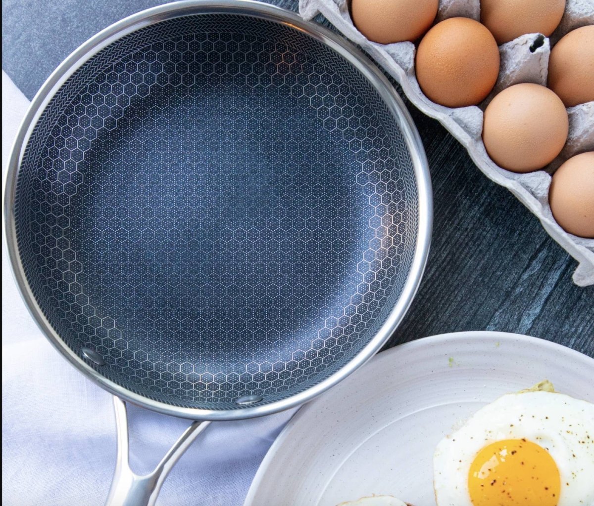 Stainless steel frying pan with non-stick coating for effortless cooking - TRENDVYO